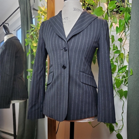 BCBG MAXAZRIA | Pinstripe Single Breasted Contoured Collared Blazer Jacket - Picture 4 of 12